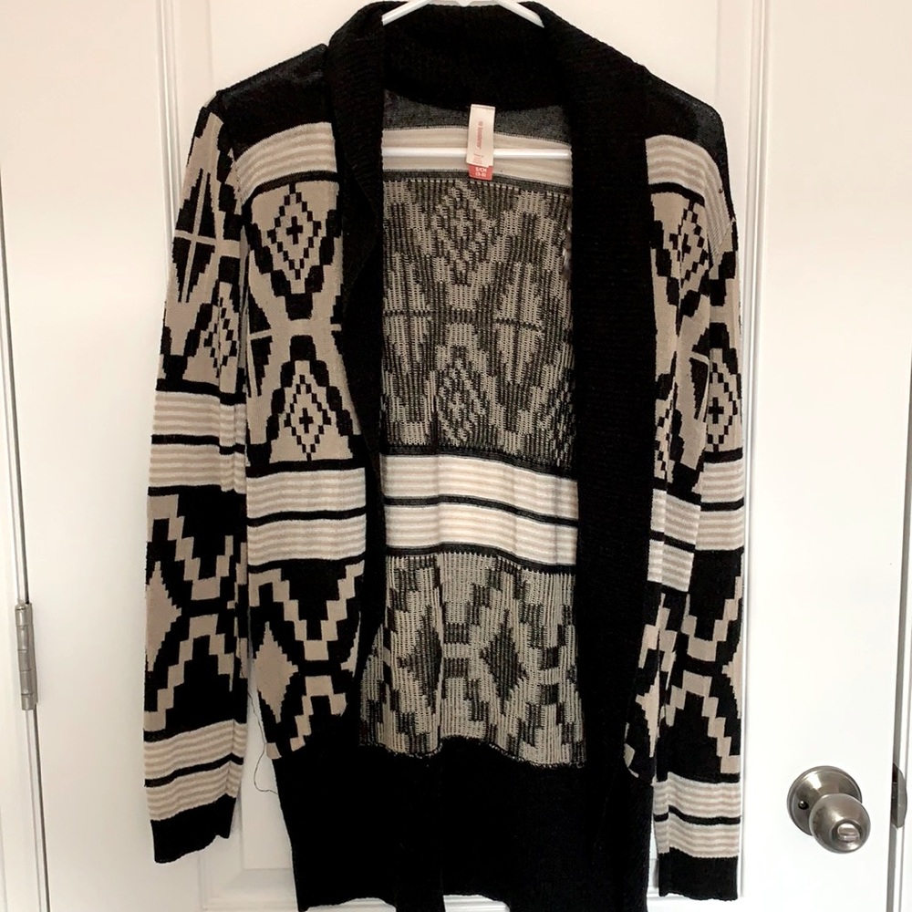 Women’s Pattern Cardigan! Size small